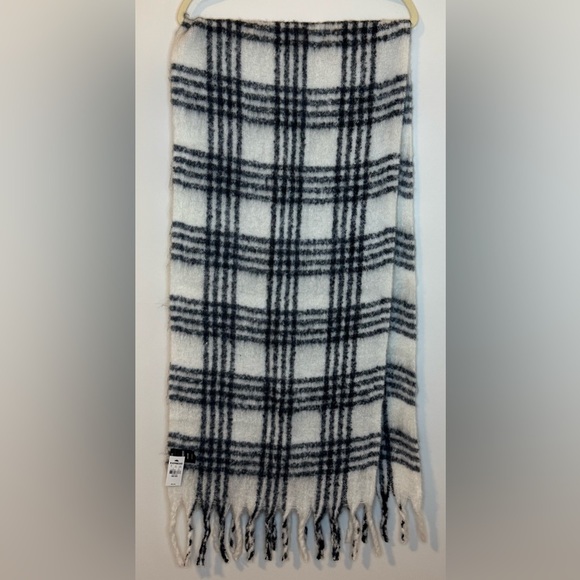 NEW Express Chunky Thick Scarf Oversized with Fringe Detail One size - Picture 4 of 10